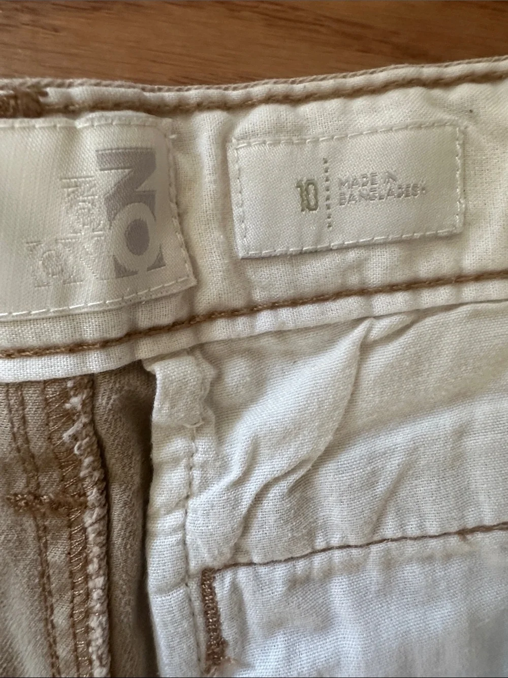 Old Navy boys shorts khaki with navy animals size 10 EUC